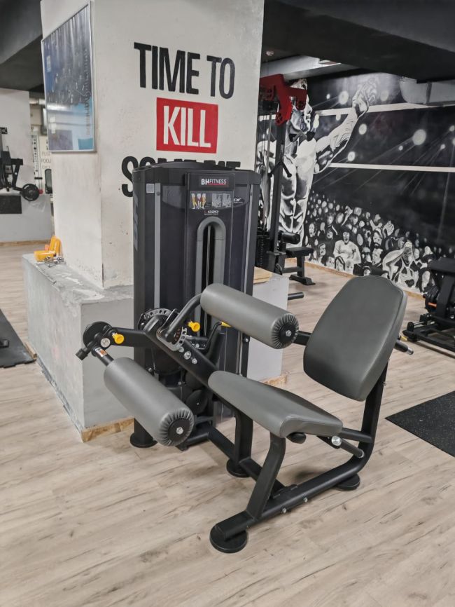 Equipment - Lower body - 	Leg extension & Hamstrings combo	